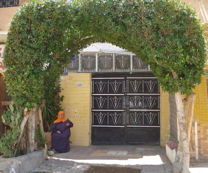 Abo Stait - Pyramid View Homestay Kafrat al Jabal Bagian luar foto